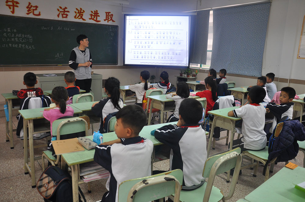 童心沁書香  ，博雅話詩語